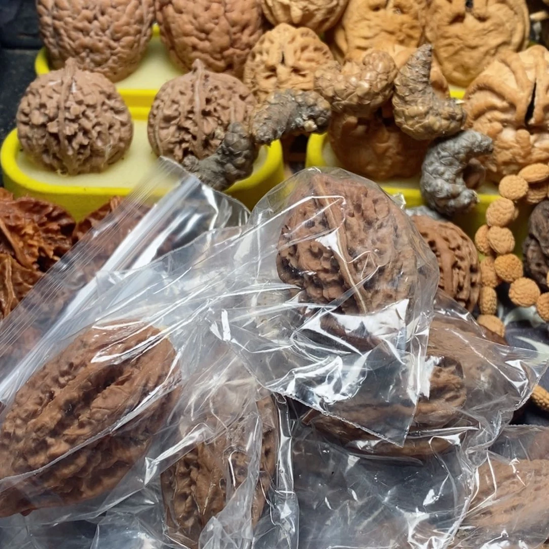 文玩核桃吊坠瑕疵6