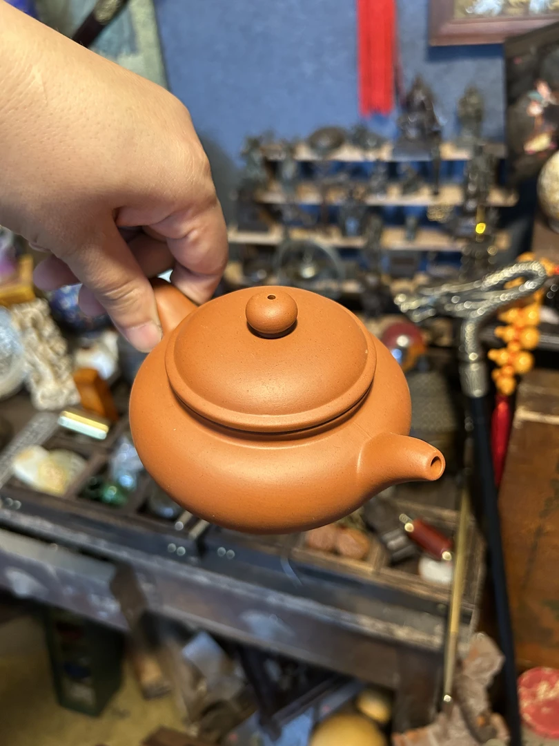 黄壶一个（流水摆件）