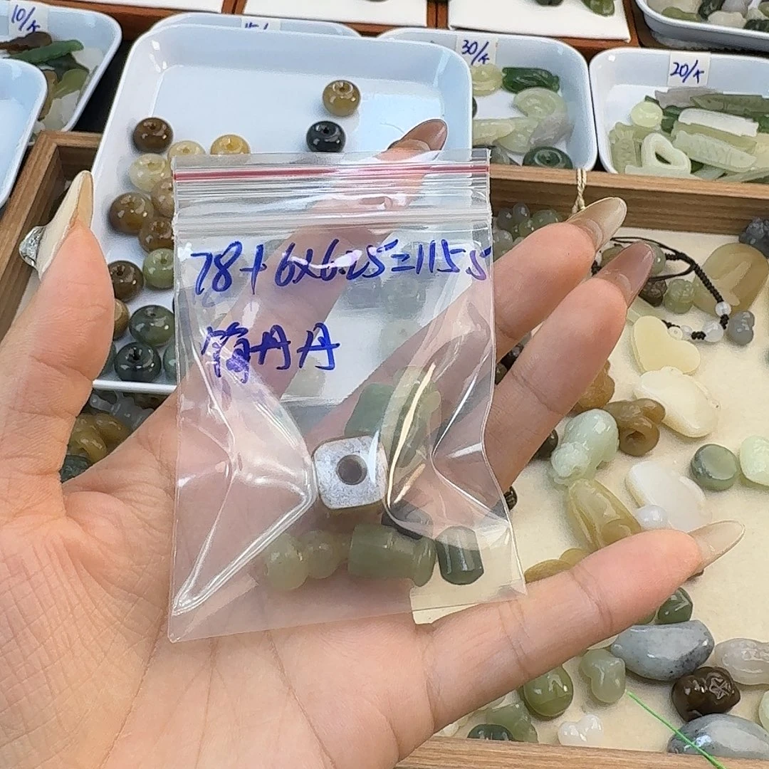 简***丹颈饰未镶嵌和田玉