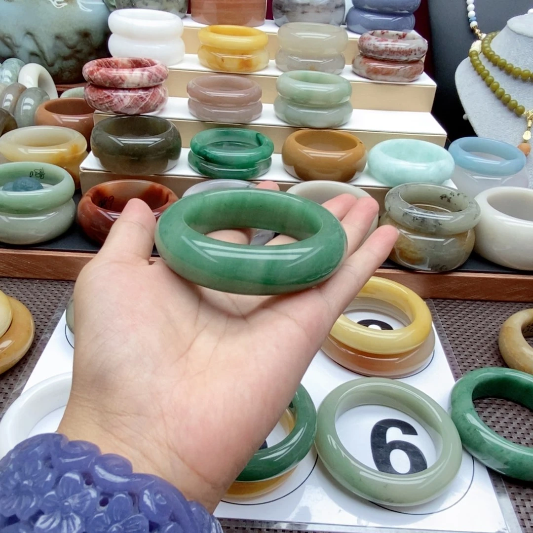 石英质玉（佘太翠）手镯未镶嵌欢*