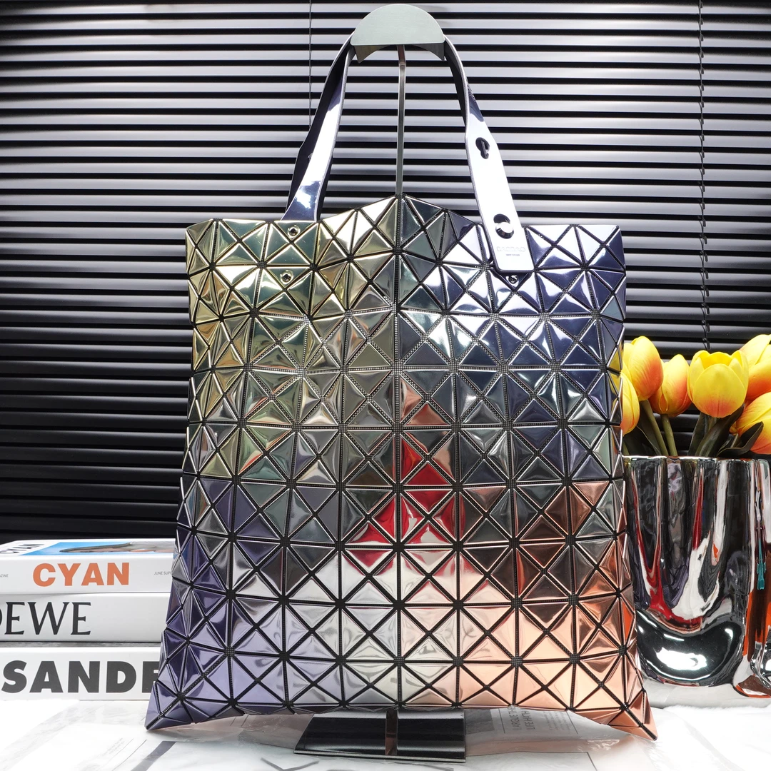 95新 Issey Miyake/三宅一生 单肩包/T20196900