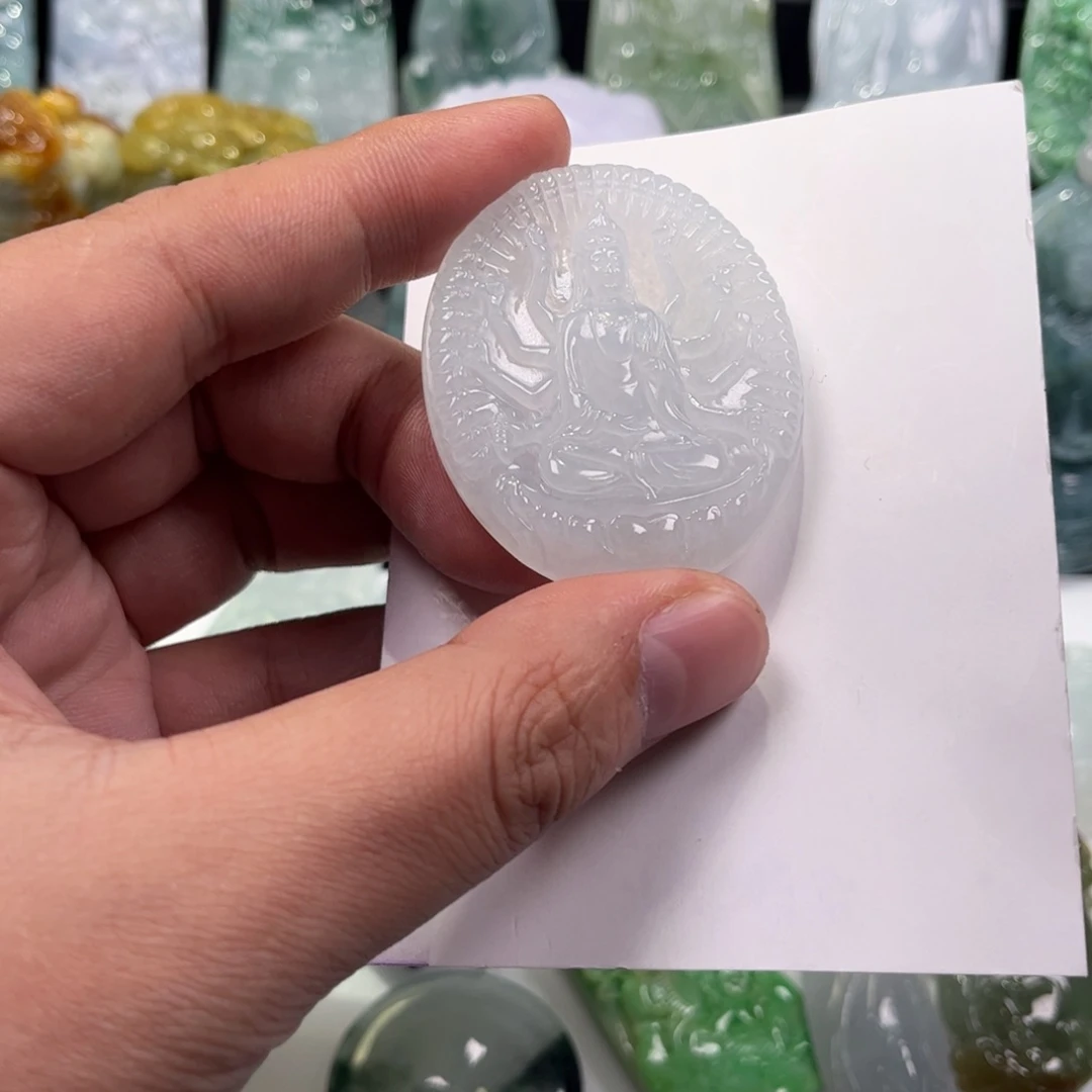 翡翠未镶嵌颈饰千手观音
