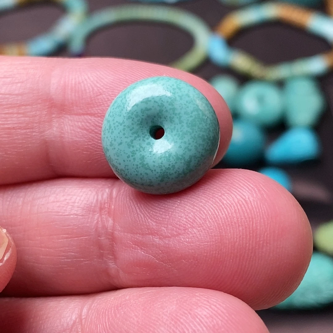 绿松石未镶嵌颈饰