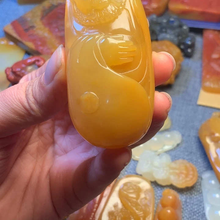 石英质玉(黄龙玉)未镶嵌颈饰