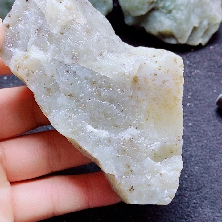 未镶嵌和田玉（糖玉）珠宝半成品