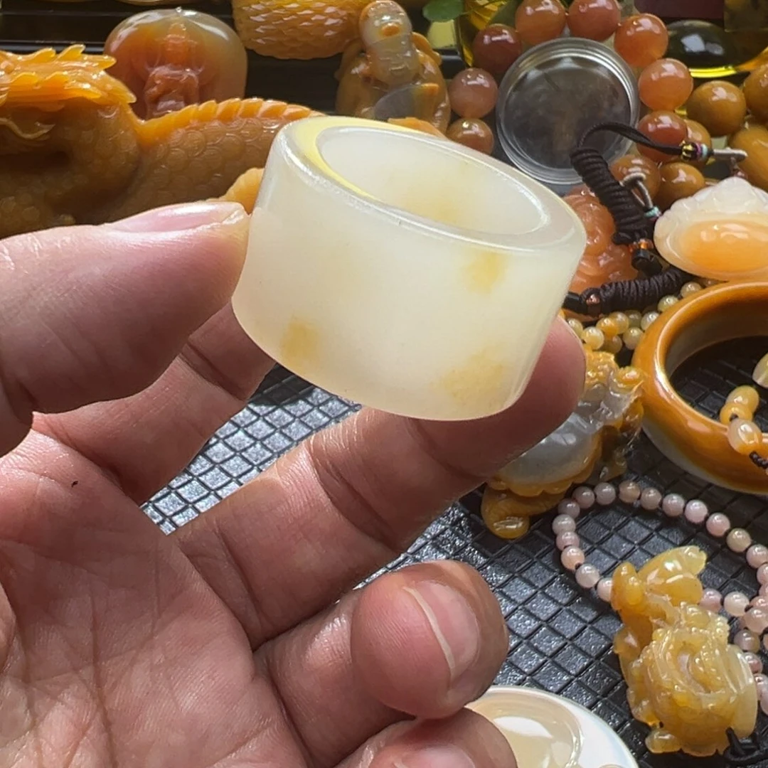 石英质玉未镶嵌颈饰