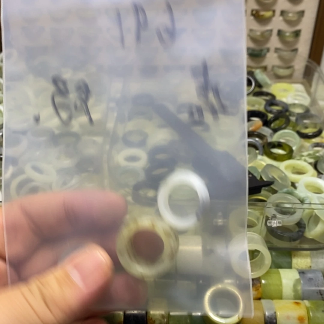 虎***妈蛇纹石玉未镶嵌戒指