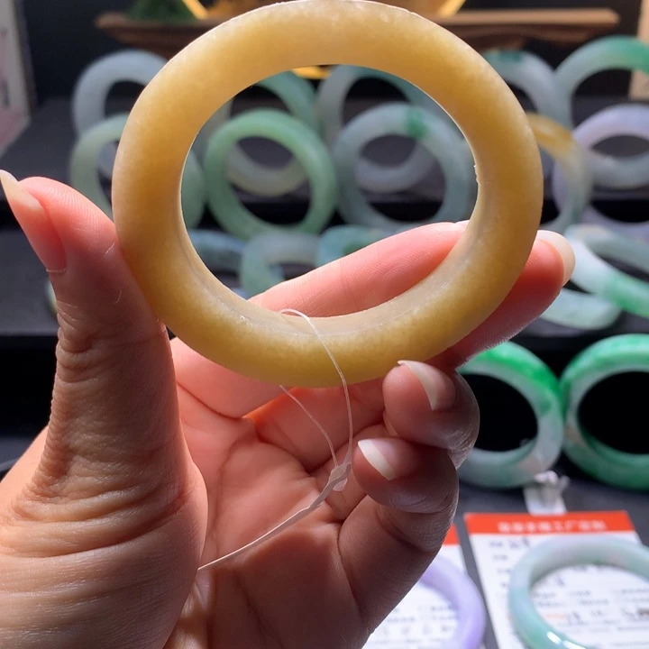 定制翡翠未镶嵌翡翠手镯