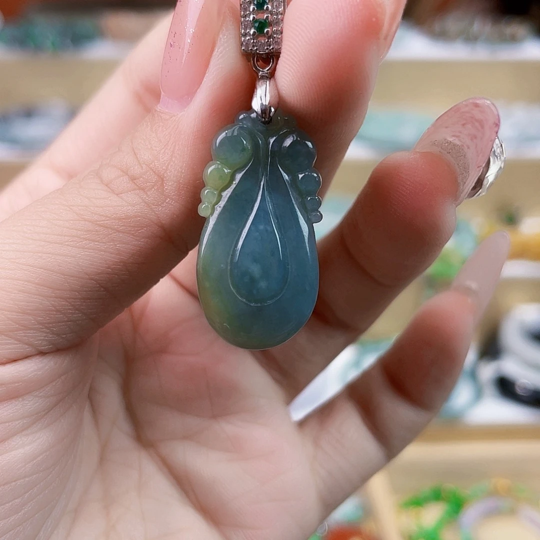 翡翠未镶嵌手链吊坠