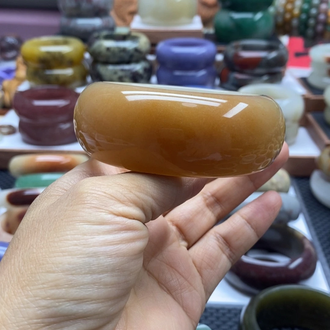 明***子石英岩玉手镯未镶嵌