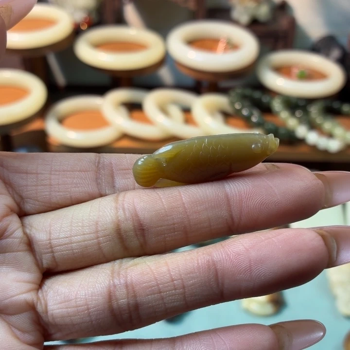 和田玉（糖玉）未镶嵌颈饰