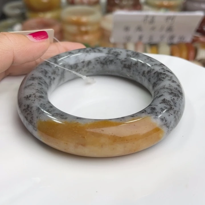 石英质玉圈口58.5未镶嵌燚*