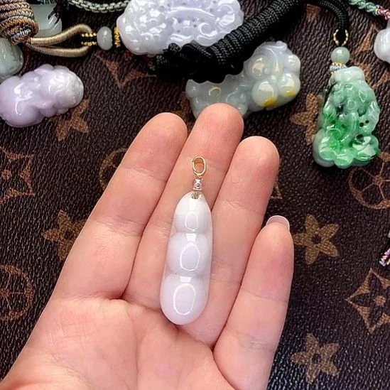 翡翠未镶嵌挂件豆