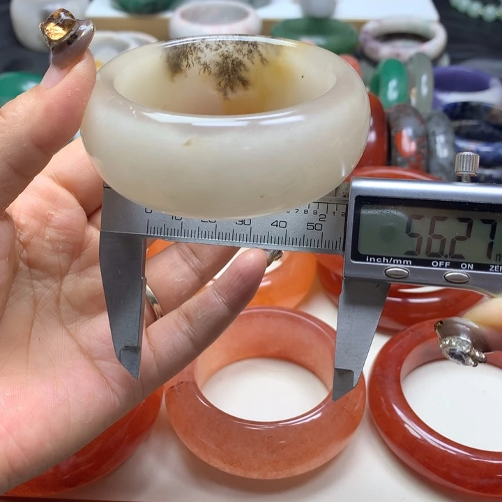 未镶嵌手镯石英质玉