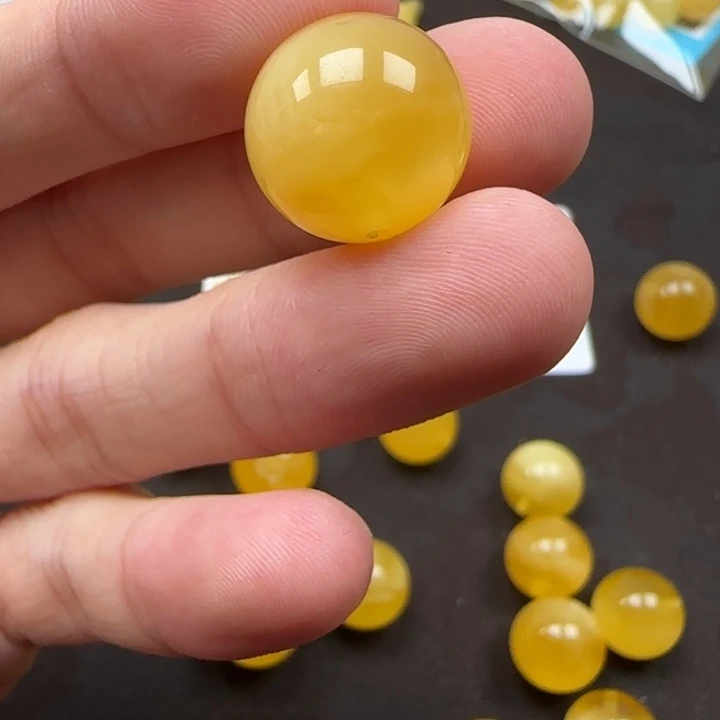 未镶嵌琥珀裸石天然386