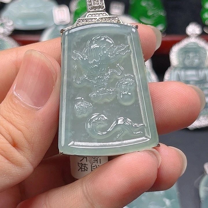 翡翠未镶嵌颈饰1，