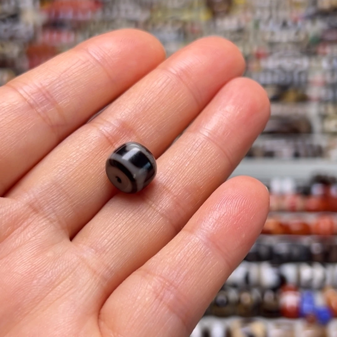 阳***李玛瑙/玉髓未镶嵌颈饰