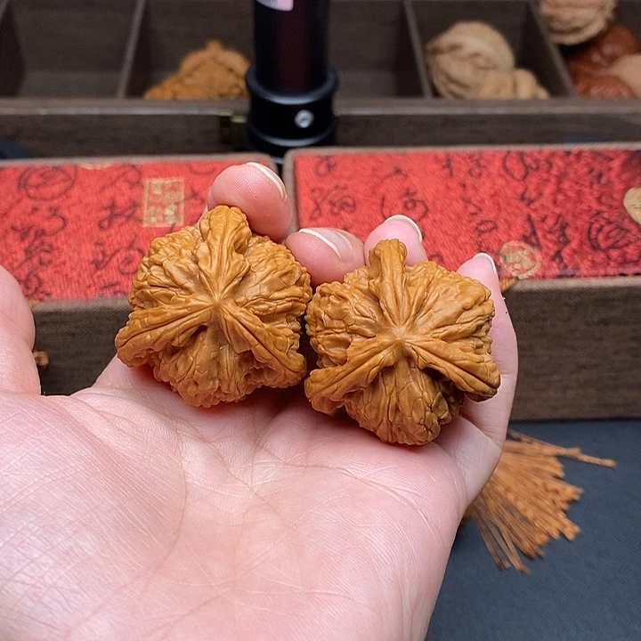 自***翔文玩核桃把件白奔