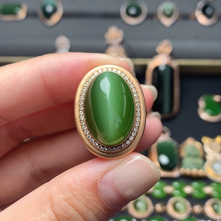 和田玉18K金镶嵌戒指