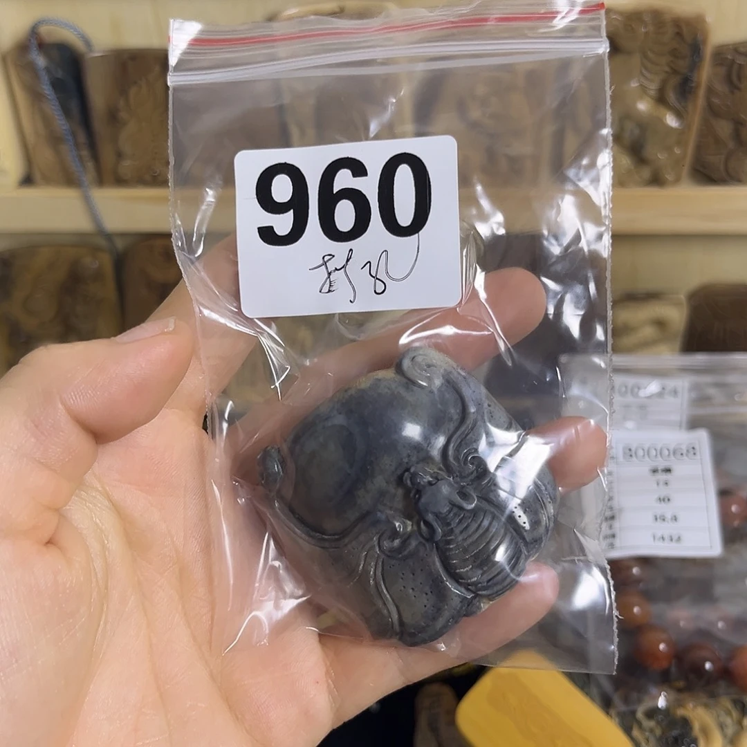 有****的天然猛犸象牙瑕疵品