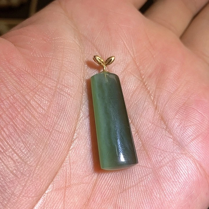 【闪购商品】吊坠(不含链)18K金镶嵌和田玉（碧玉）