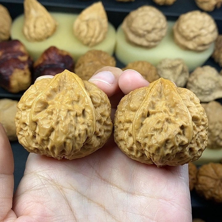 文玩核桃吊坠金玉佛度42