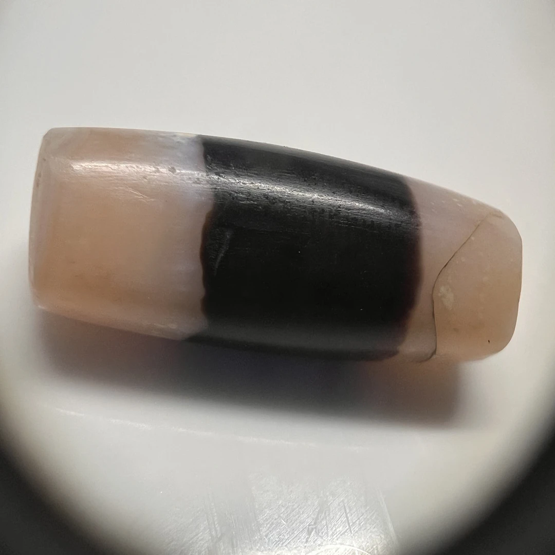 粉糯材质,27.8*10mm,有断粘,标本处理,可做料子