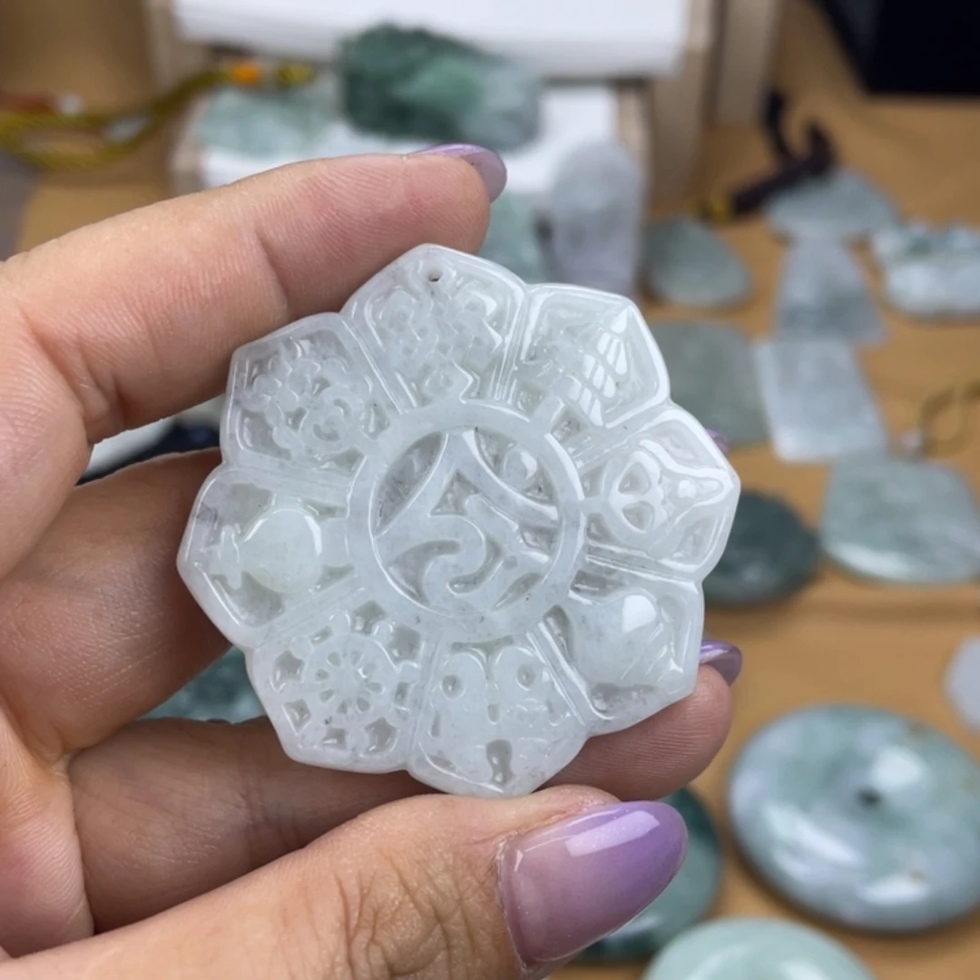 翡翠未镶嵌颈饰时来运转