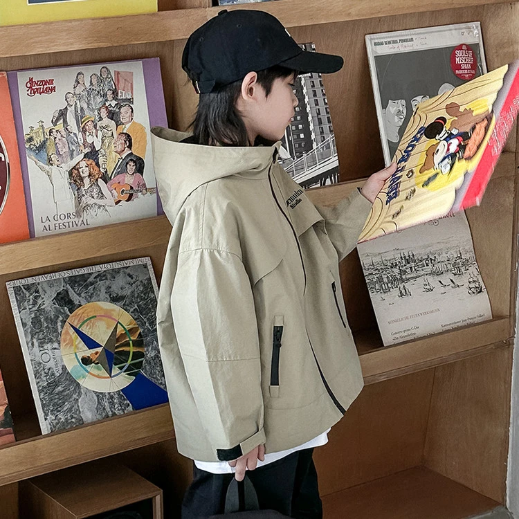 男童2025新款潮酷帅气连帽冲锋衣外套时尚中大童百搭外套