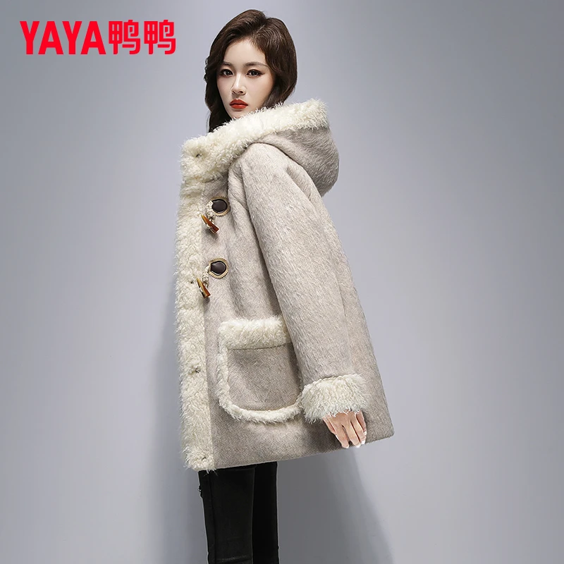 YAYA/鸭鸭牛角扣羽绒服女2025冬季新款时尚休闲保暖鸭绒连帽外套