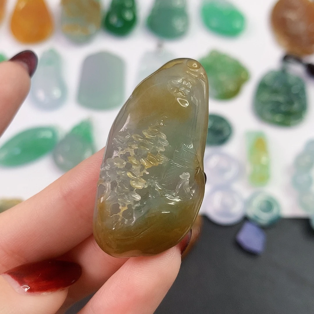 翡翠未镶嵌颈饰山水牌