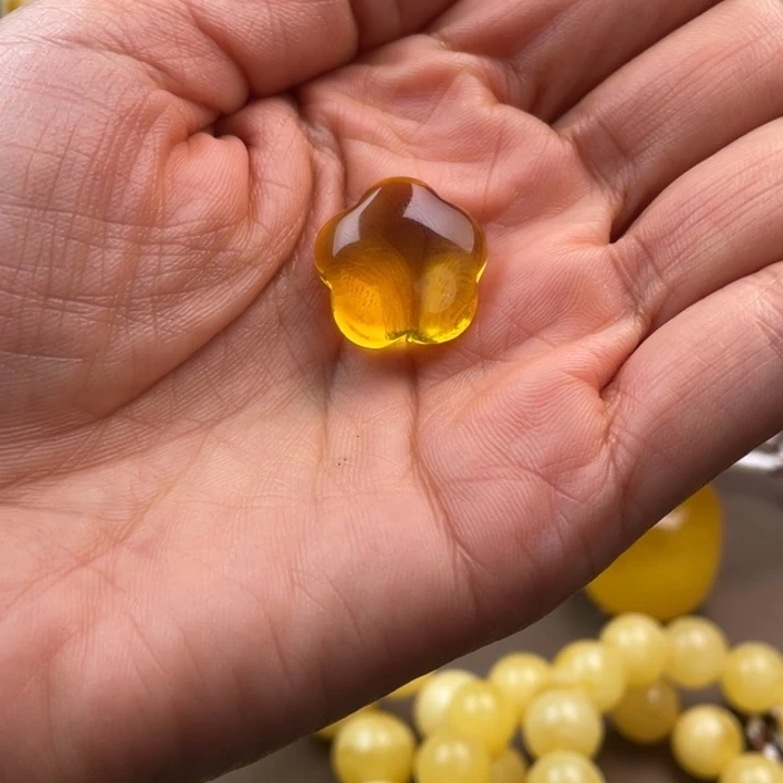 琥珀未镶嵌颈饰蜜蜡