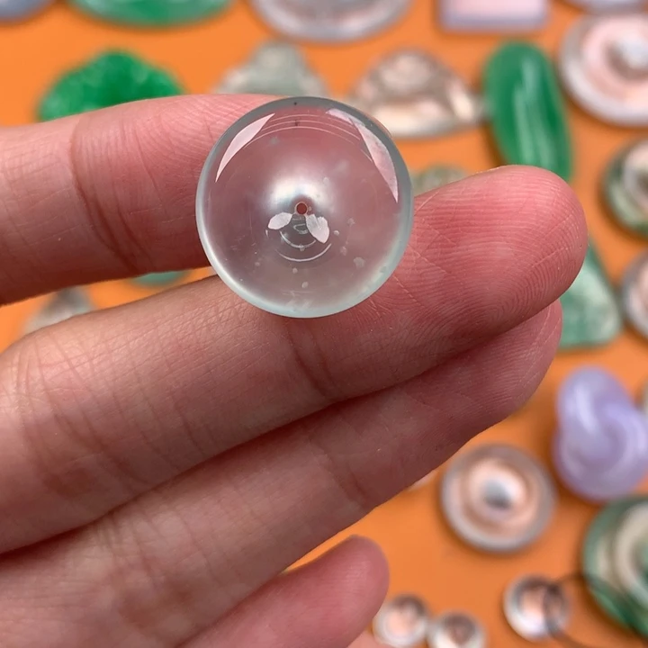 翡翠挂件未镶嵌….