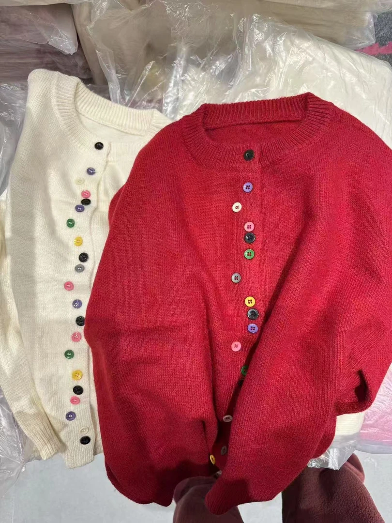 2025早春【蝶谷】不规则彩扣针织开衫宽松上衣时尚衣橱百搭网红