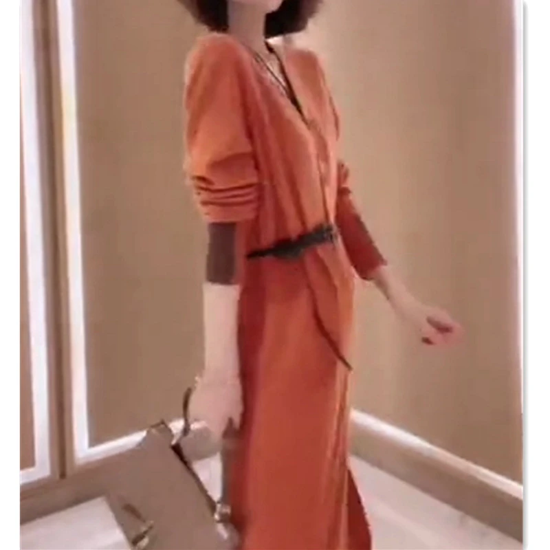 2024秋冬新款时尚V领撞色修身中长款连衣裙显瘦T3