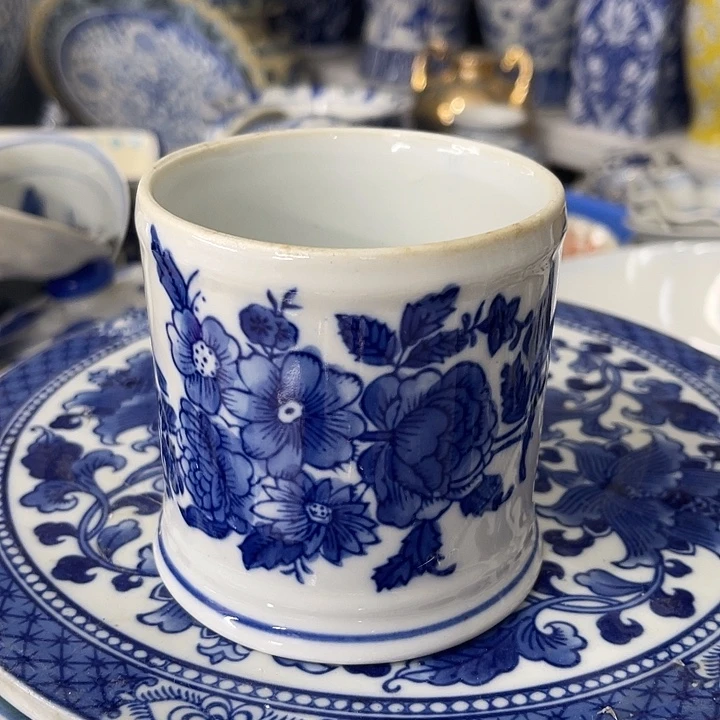 摆件陶瓷制品摆件..笔筒