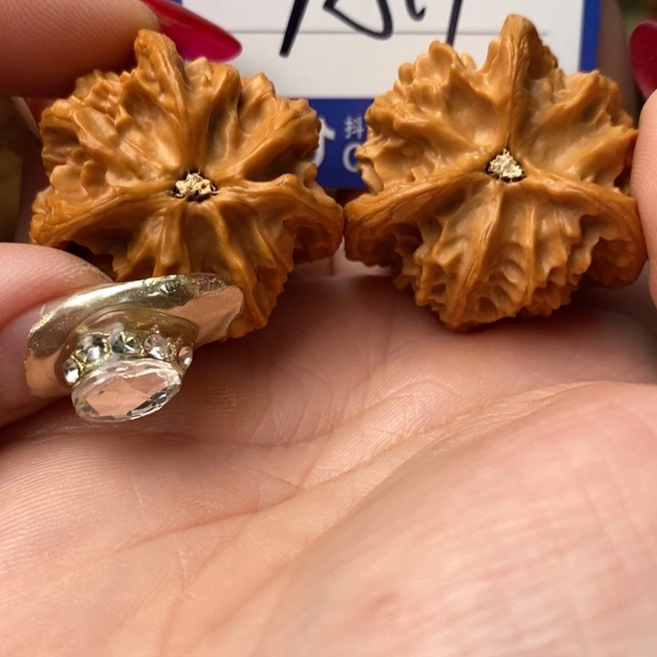 拂***烟桃核把件正本三棱三棱