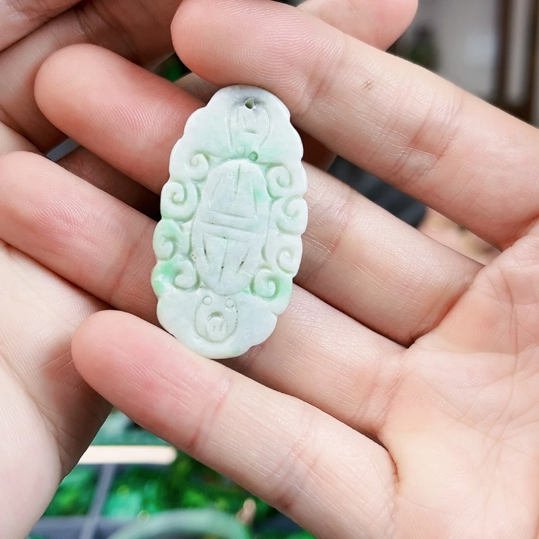 翡翠颈饰未镶嵌吊坠