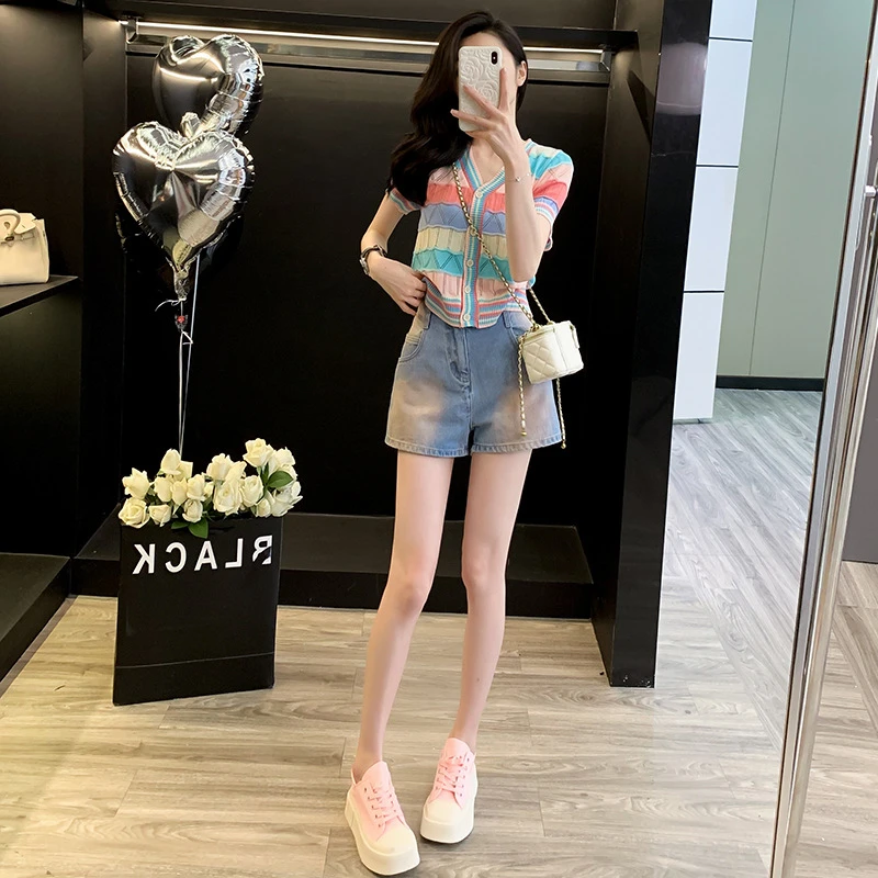 2025夏季新款V领短袖彩色条纹系扣针织上衣女简约百搭