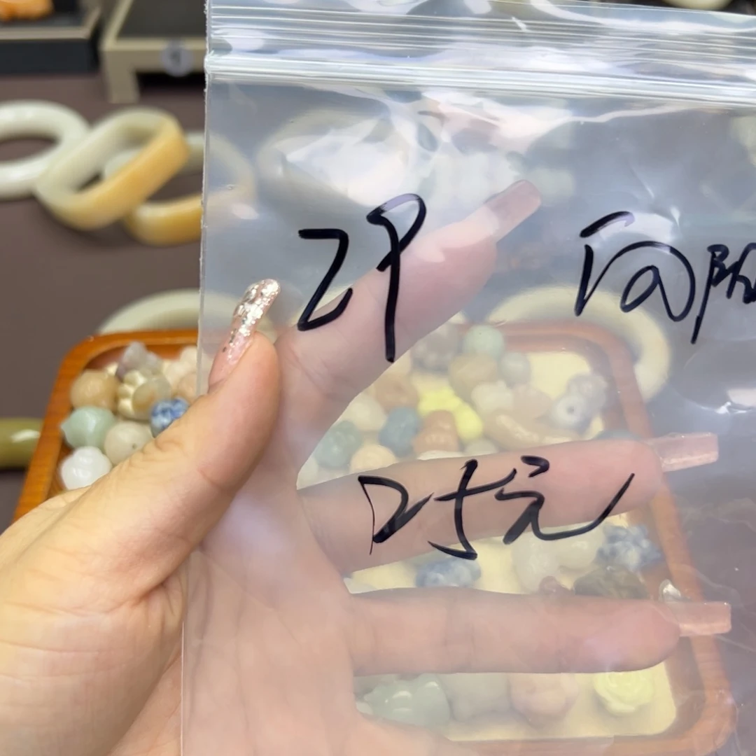 石英质玉手镯未镶嵌向***生