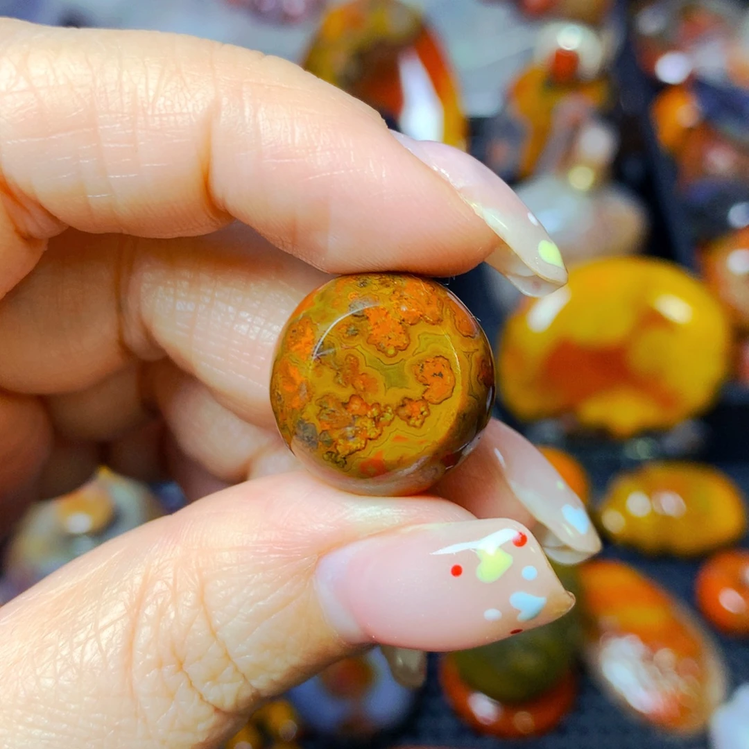 行***人玛瑙/玉髓未镶嵌战国红玛瑙