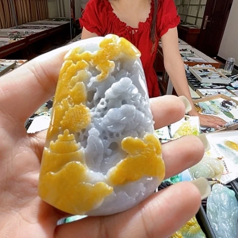 翡翠未镶嵌项圈一个