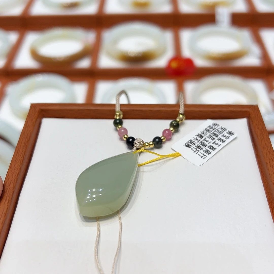 和田玉吊坠(赠链)未镶嵌一***空