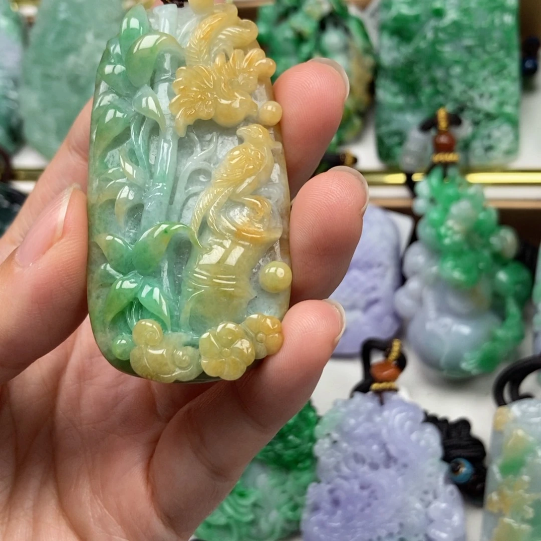 翡翠未镶嵌颈饰吊坠