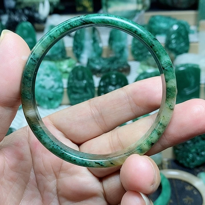 未镶嵌独山玉手镯