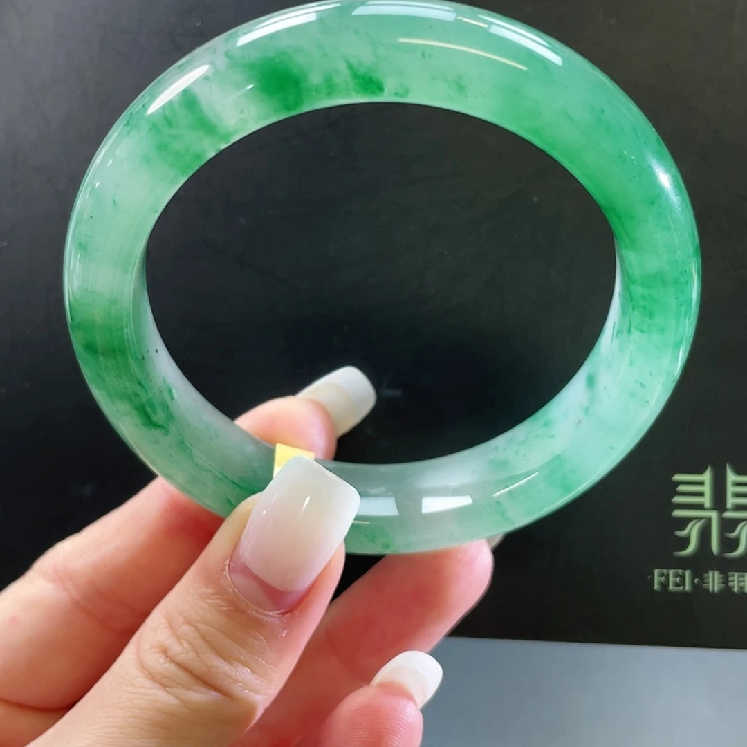 【闪购商品】未镶嵌手镯石英质玉