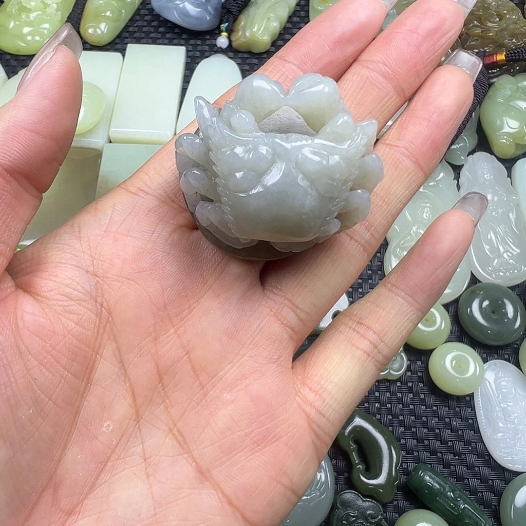 和田玉未镶嵌吊坠(不含链)不退不换，不带证书200