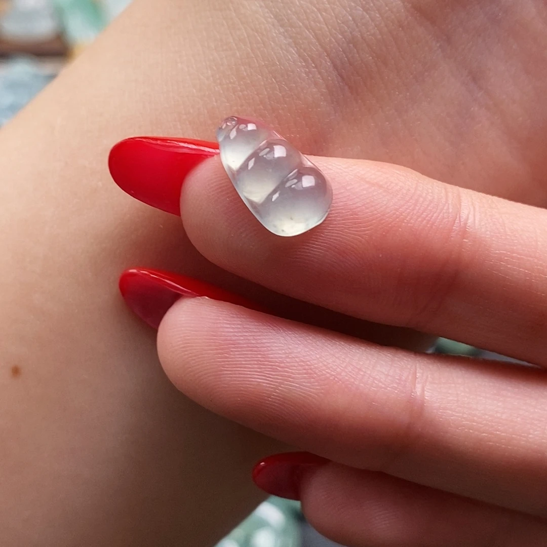 翡翠未镶嵌颈饰福豆