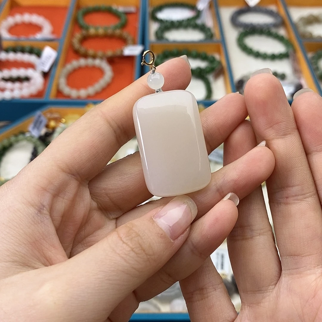 和田玉未镶嵌颈饰w42藕粉无事牌