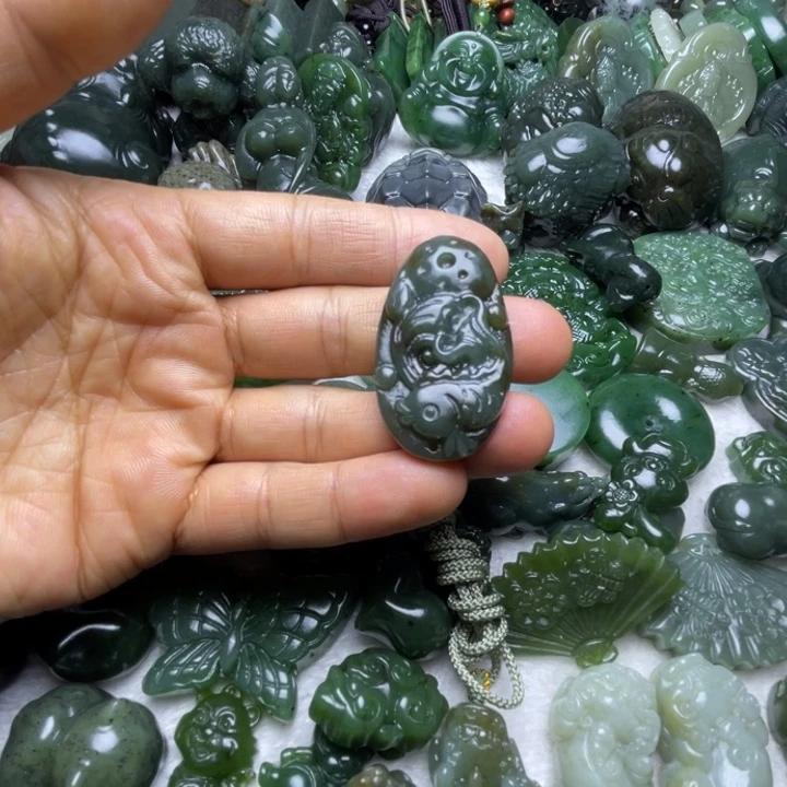 和田玉未镶嵌颈饰